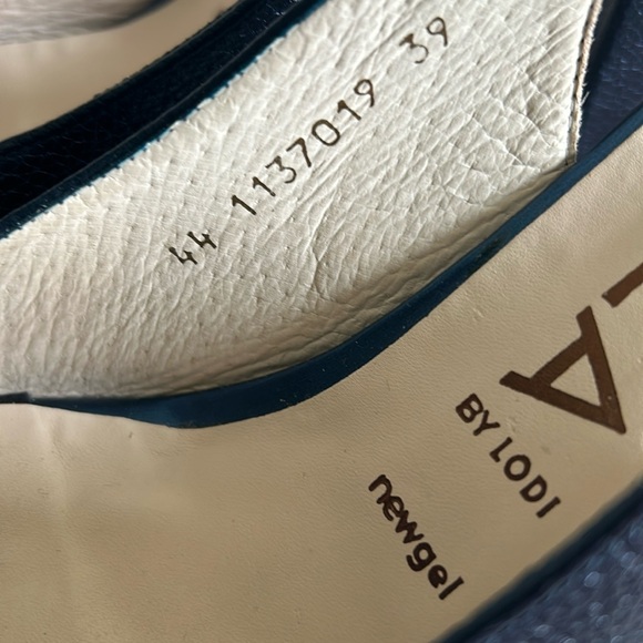 NIB Lightweight Chunky heel BLUE Leather/Metallic Slingback US 8.5/EU 39 - Picture 8 of 15